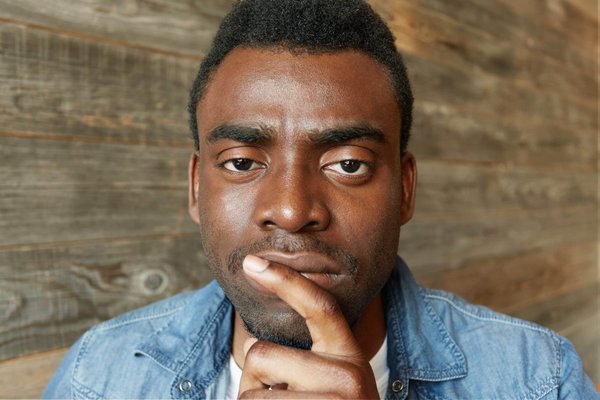 Comment organiser une série de débats sur les enjeux éthiques de l'intelligence artificielle ?